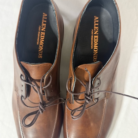 Allen Edmonds Men\'s Classic Brown Oxfords main image 7